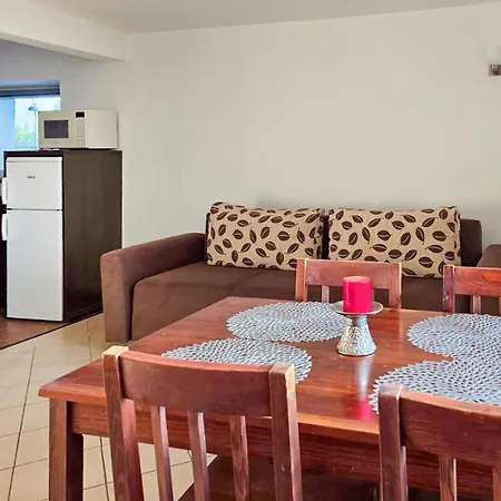 1 Bedroom Pet Friendly In Apartamento Mścice